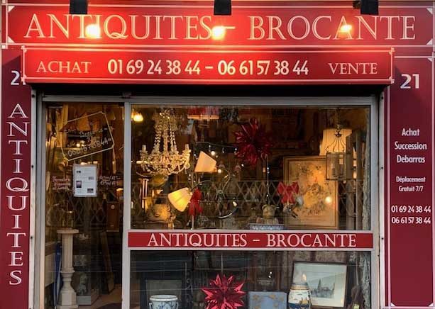 Devanture du magasin d'Antiquités Brocante Robic à Savigny-sur-Orge