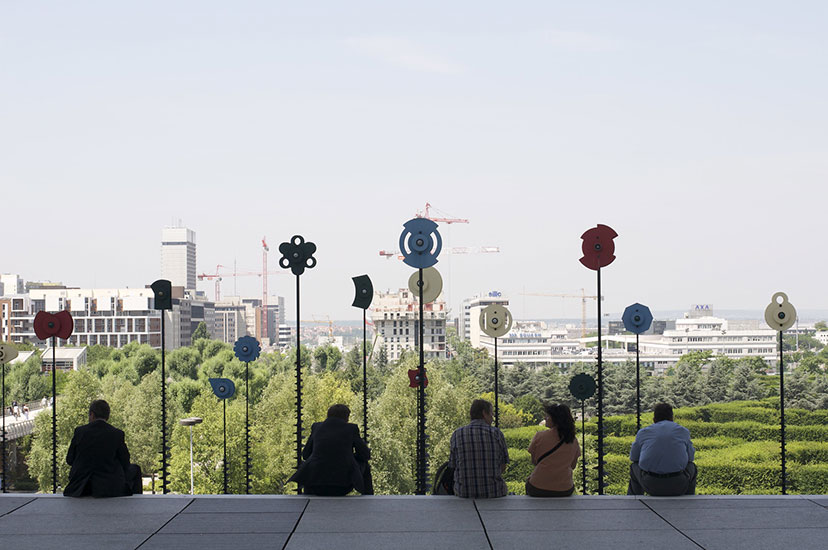 l'esplanade de La Defense dans les Hauts-de-Seine.